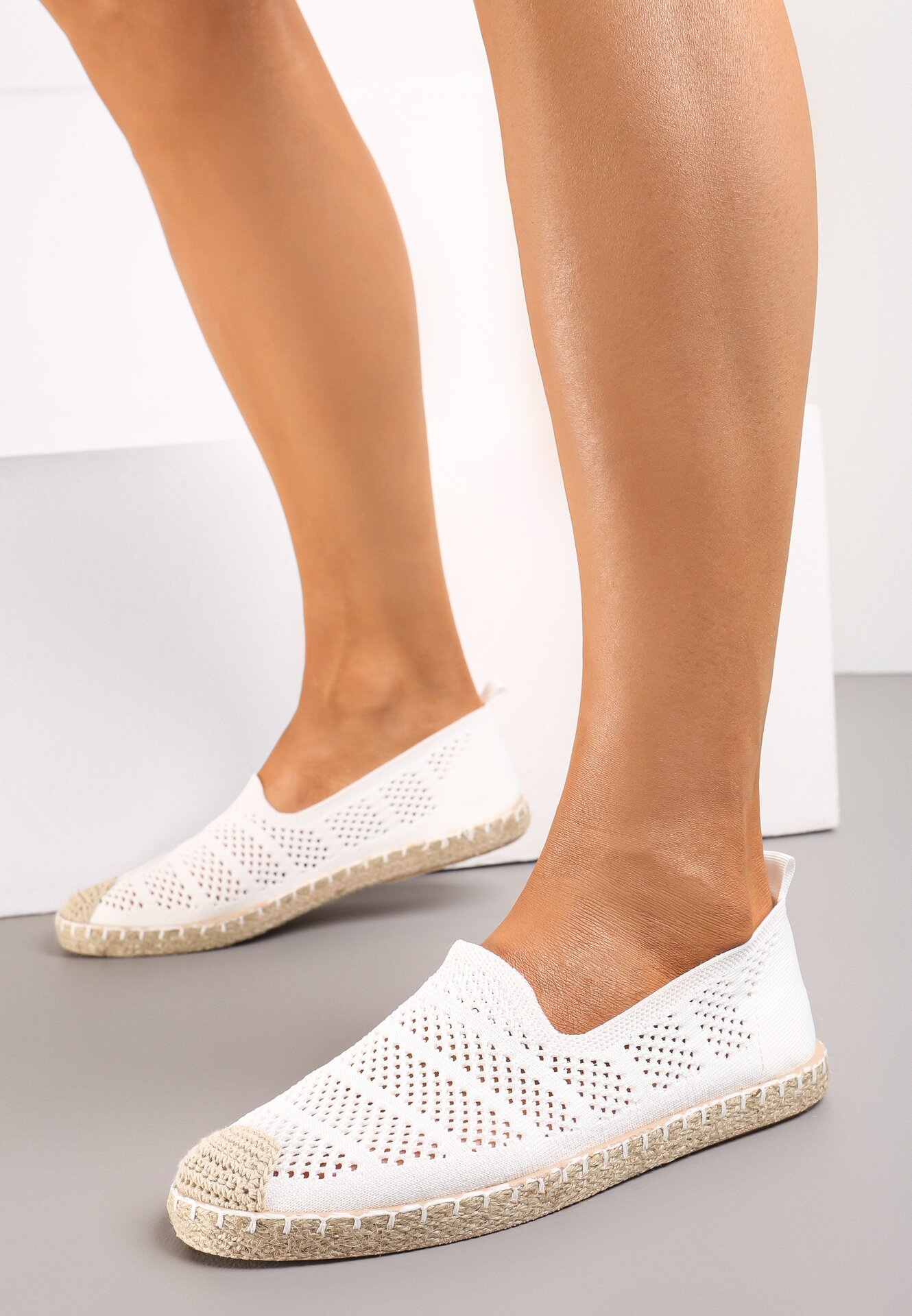 Espadrile albe cu plasă ajurată, decorate cu împletitură Lanivesa