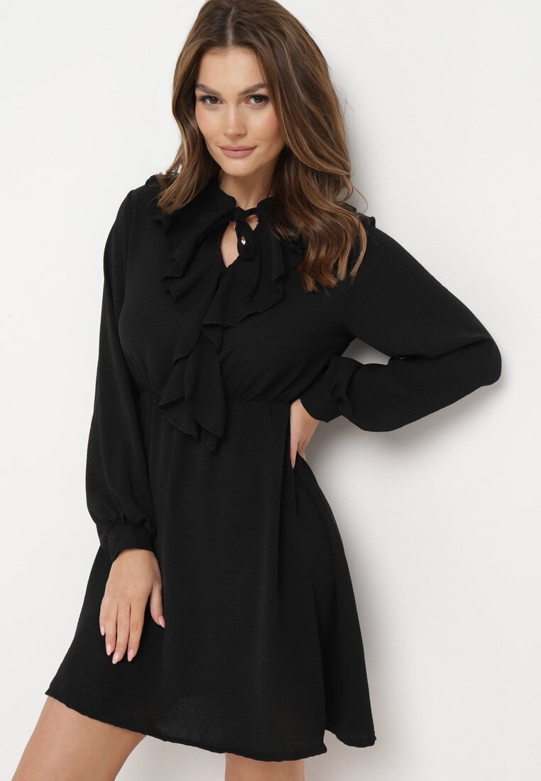 Rochie neagră mini evazată cu talie elastică și legătură la decolteu Aganzza