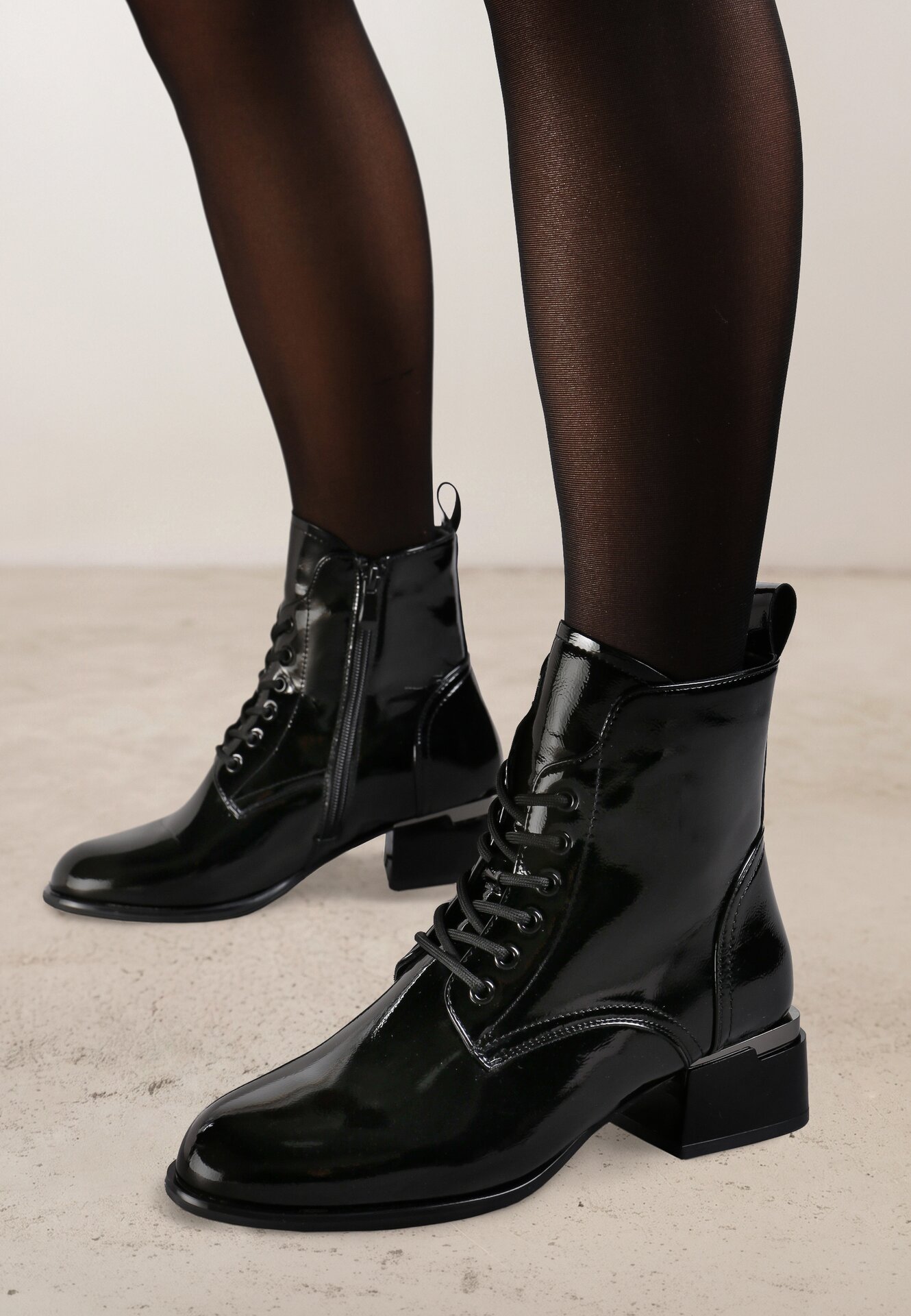 Botine tip Ghete Negre Lăcuite pe Toc Gros Mic Junikore