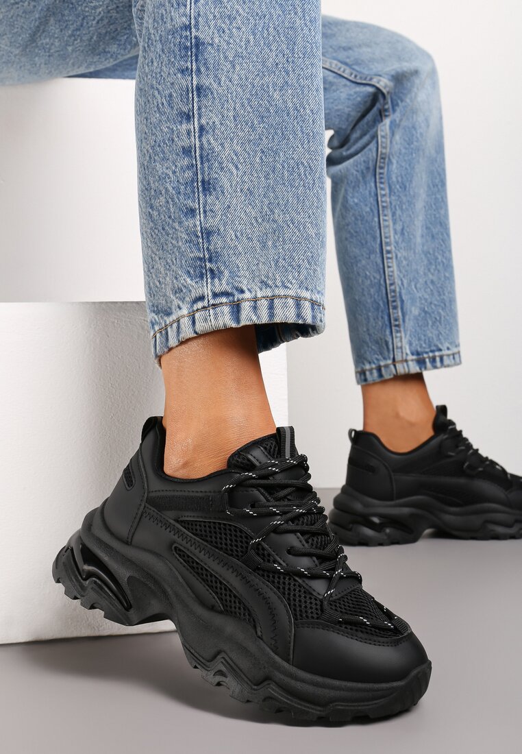 Adidași Negri pe Talpă Reliefată cu Șireturi Decorative și Inserții din Plasă Xerxia