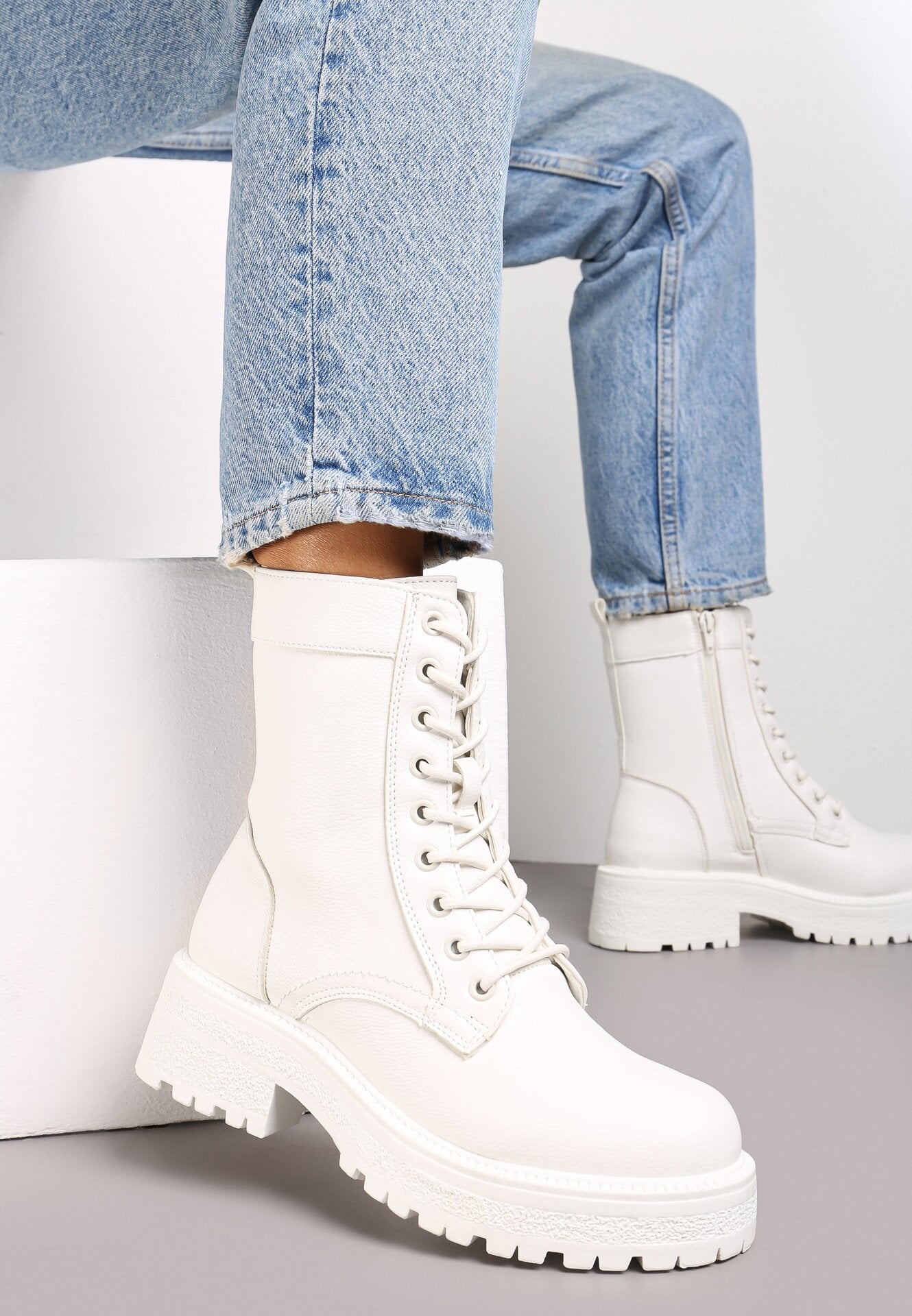 Botine Albe