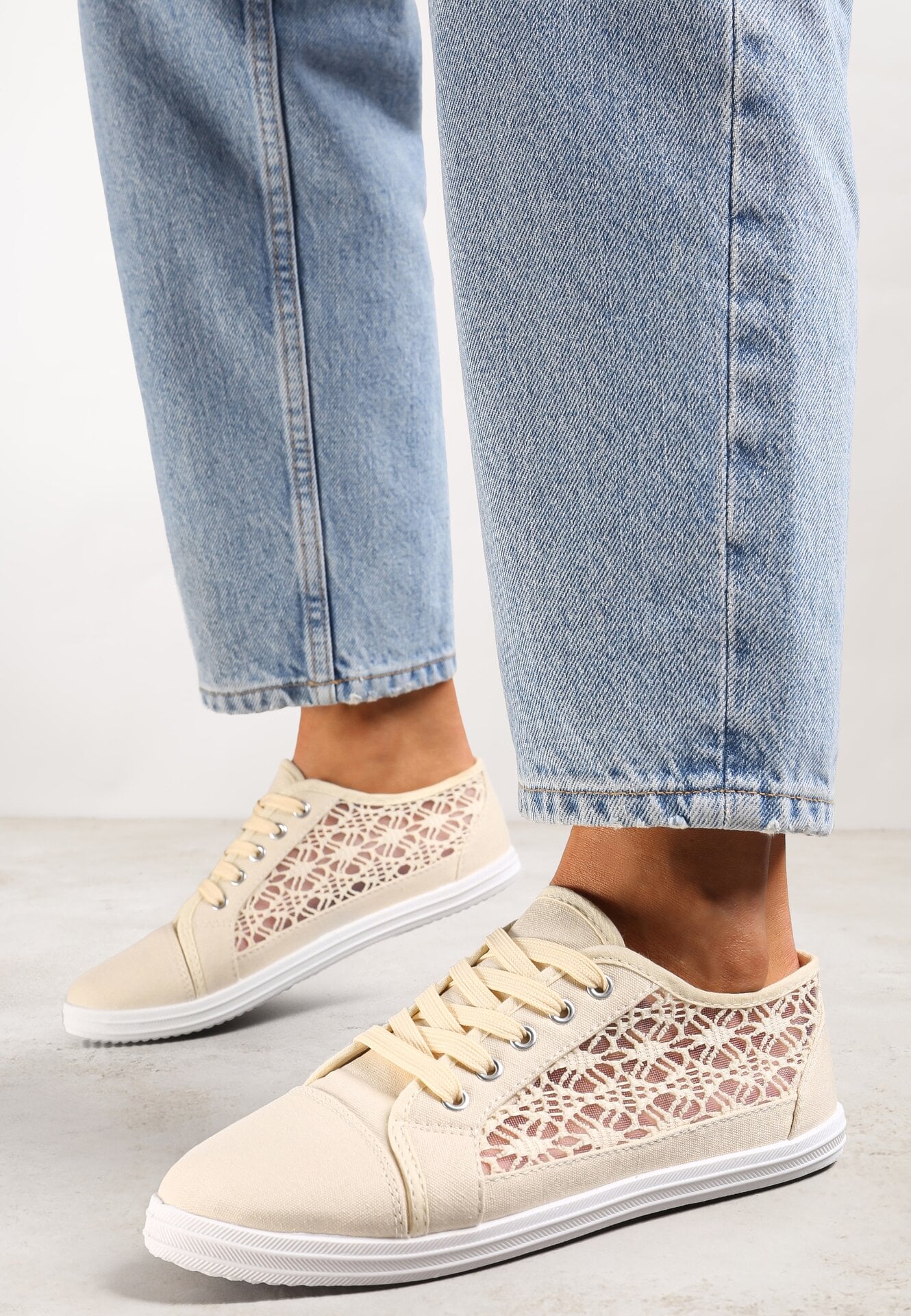 Tenisi bej cu laterale ajurate Ariemessa