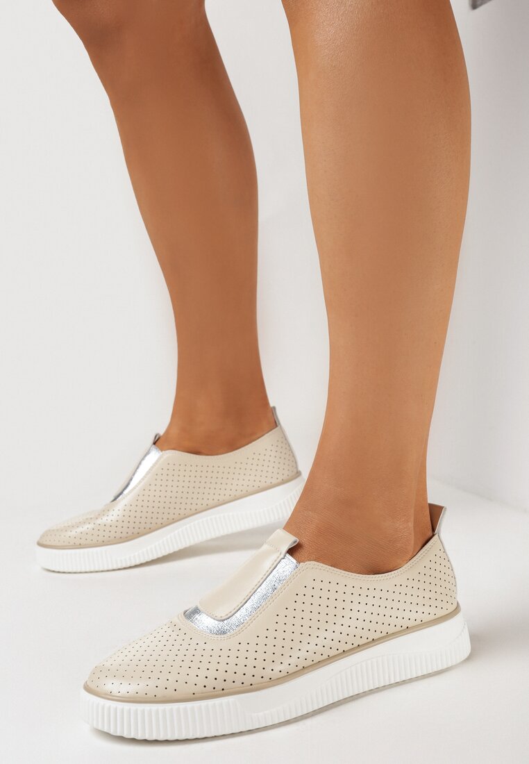 Pantofi bej sub gleznă cu perforații Rollasa