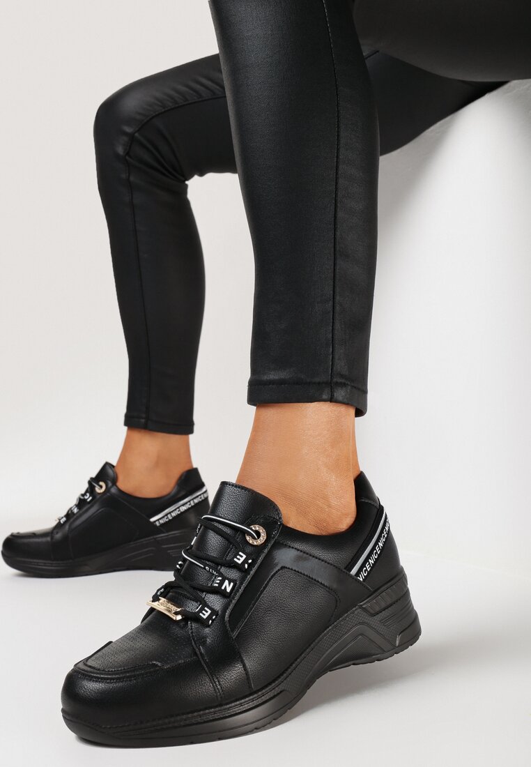 Negre Sneakers pe Pană Joasă cu Inscripții Decorative cu Branț din Piele Drilvia