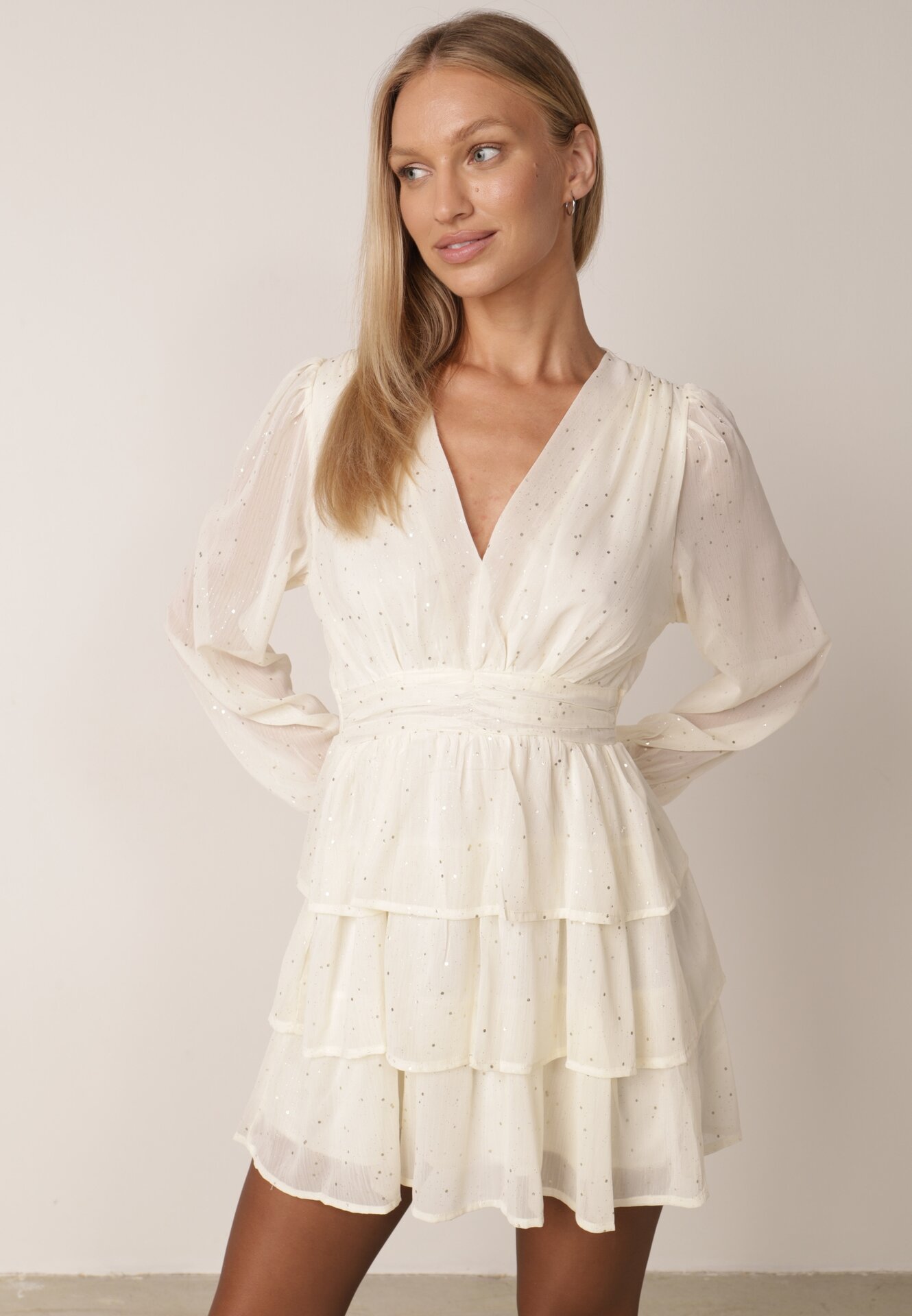 Rochie Mini Jasnobej Evazată cu Imprimeu Metalic și Volane Elawnia