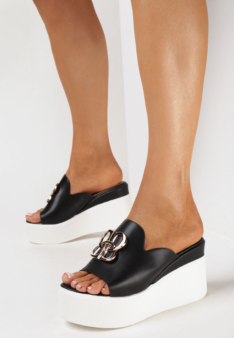 Papuci Negri pe Platformă Înaltă cu Cataramă Metalică Noclla