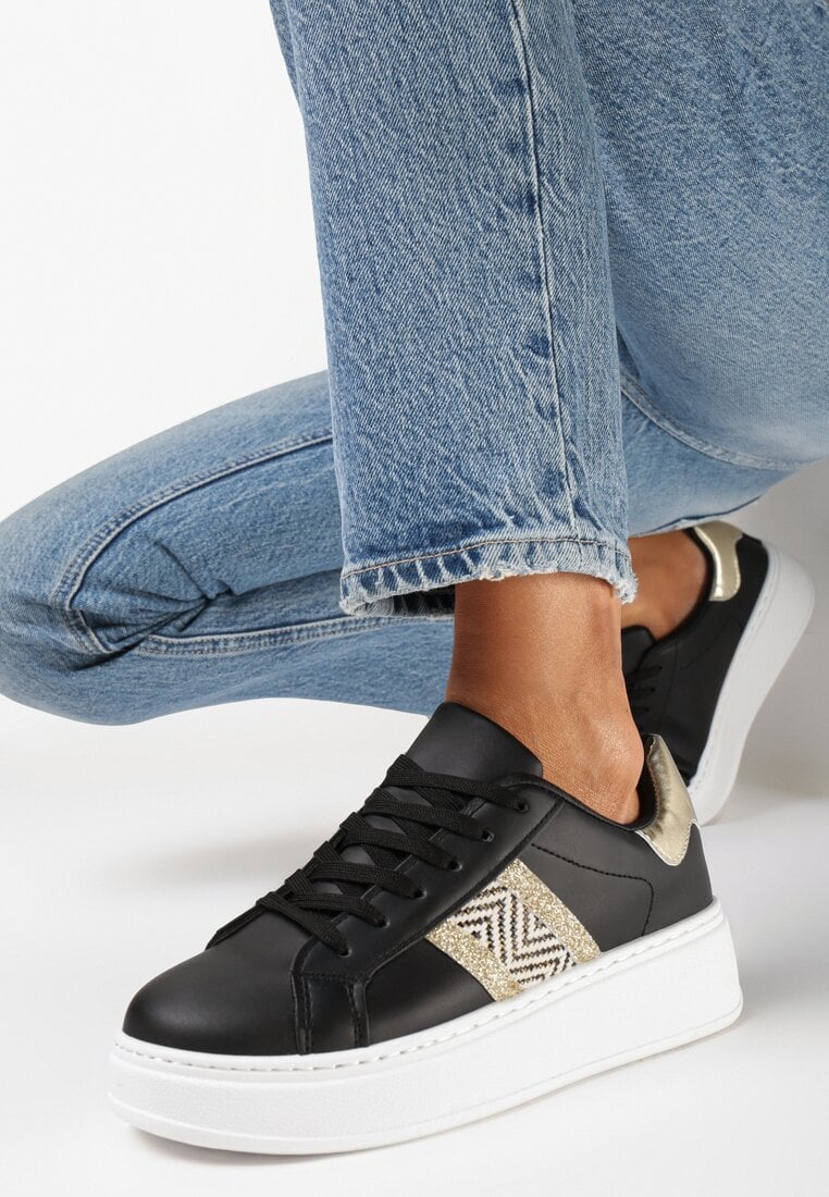 Adidași Negri cu Talpă Groasă, cu Bandă Decorativă cu Sclipici și Inserție Metalică Pirnessa