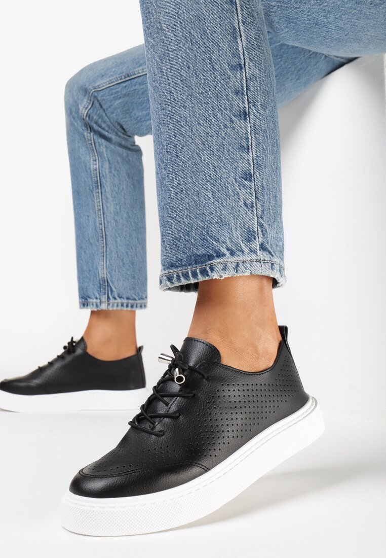 Adidași Negri cu Perforație și Șireturi Decorative Jarovita
