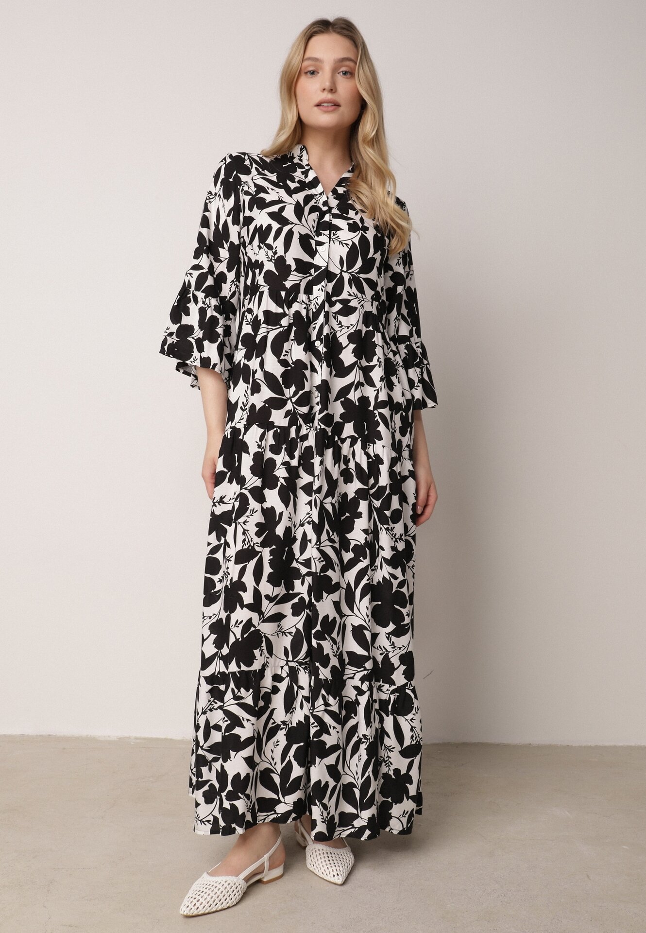 Rochie Lungă Negru-Albă cu model abstract și mâneci 3/4 Thalorias