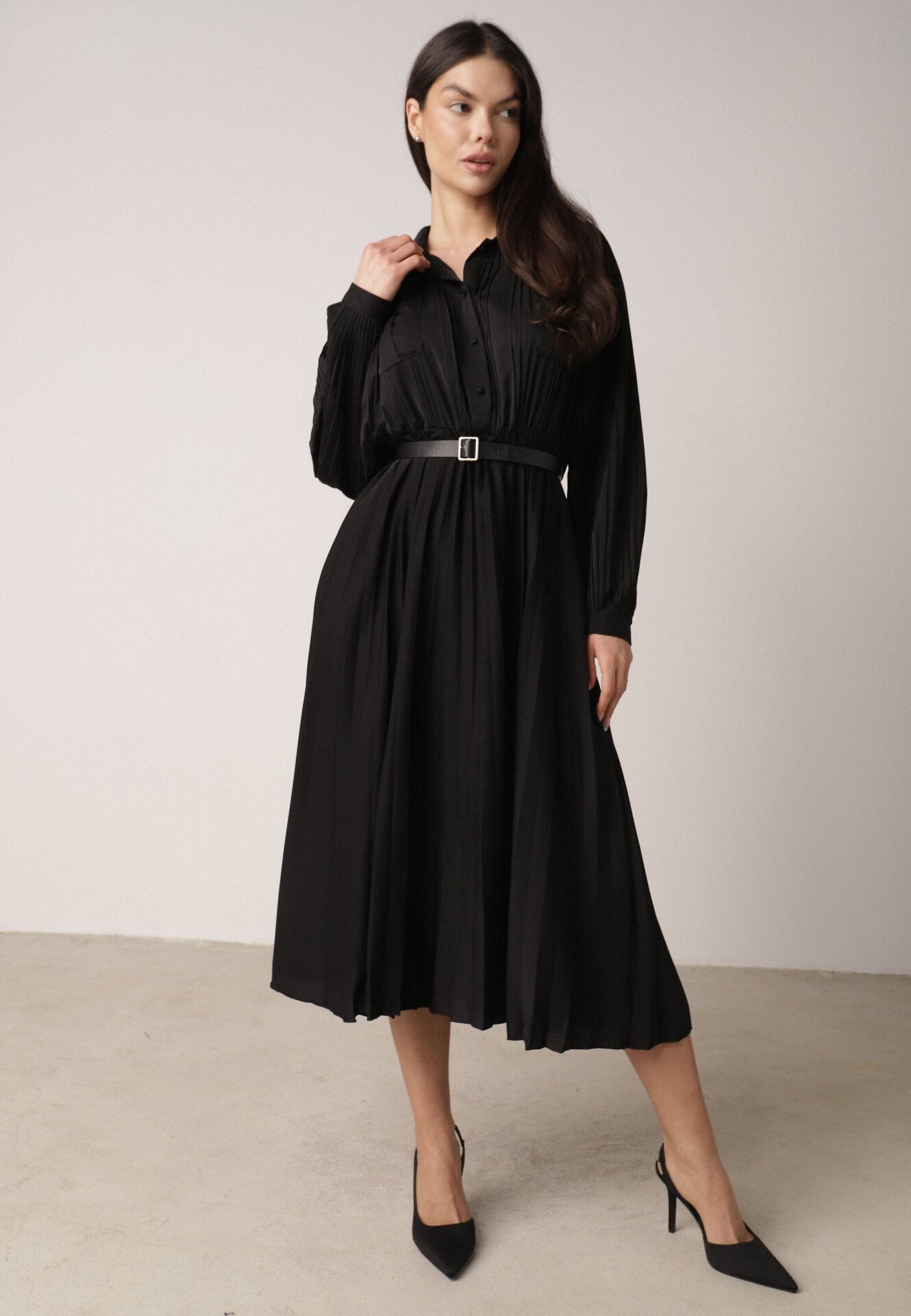 Rochie Plisată Midi Neagră cu Curea cu Guler și Buzunare Themirlla