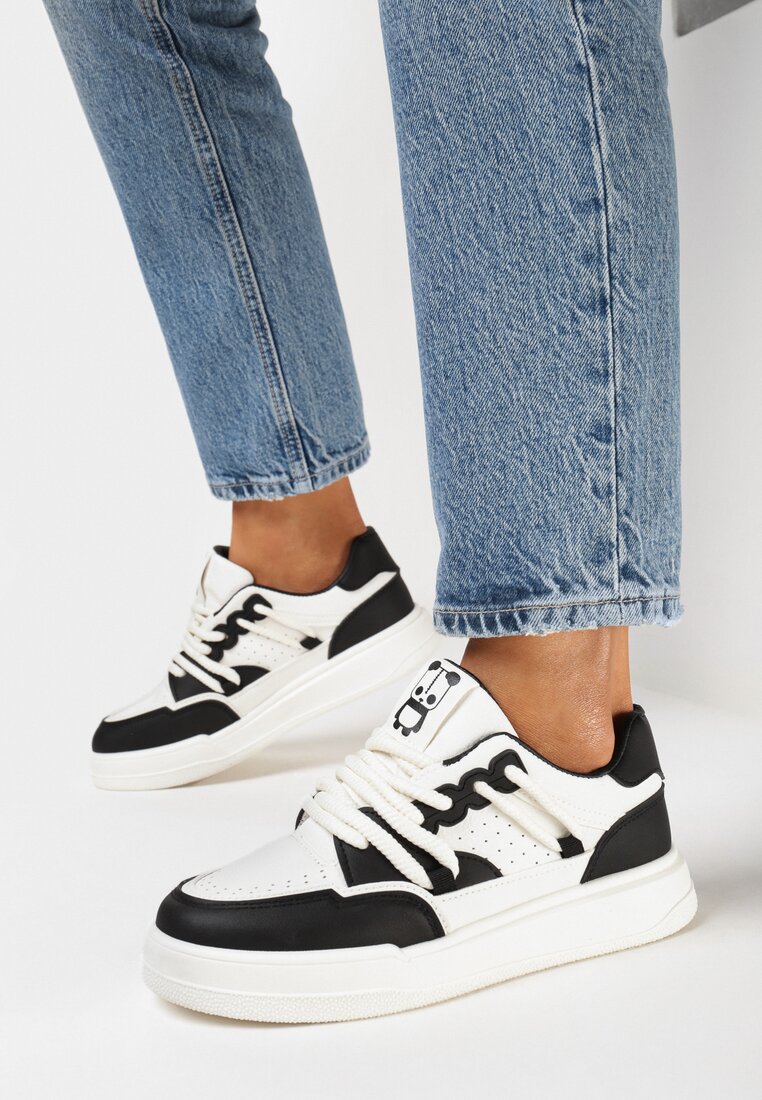 Adidași Negri și Albi cu Șireturi Decorative și Aplicație cu Pandă Velwisa