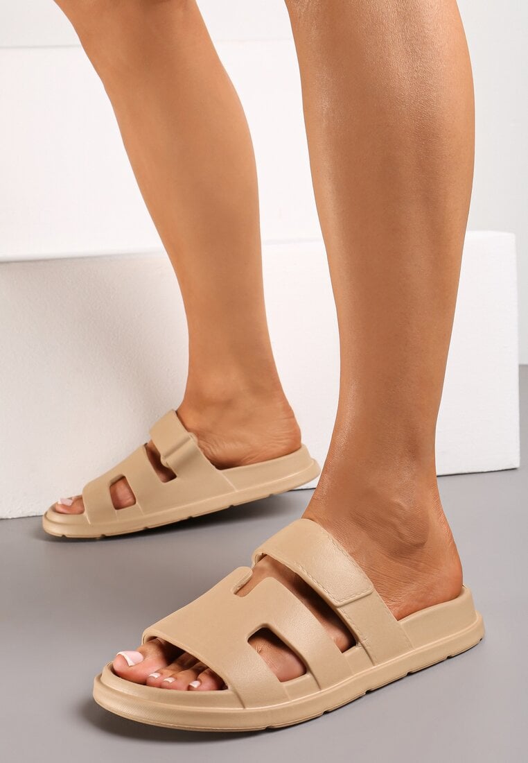 Papuci Bej închis din spumă cu decupaje Vasama