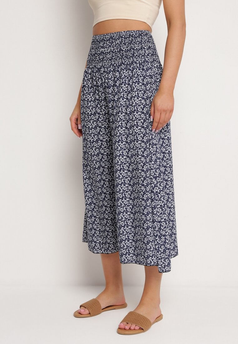 Pantaloni culottes bleumarin din bumbac cu talie înaltă și model floral Ondinne