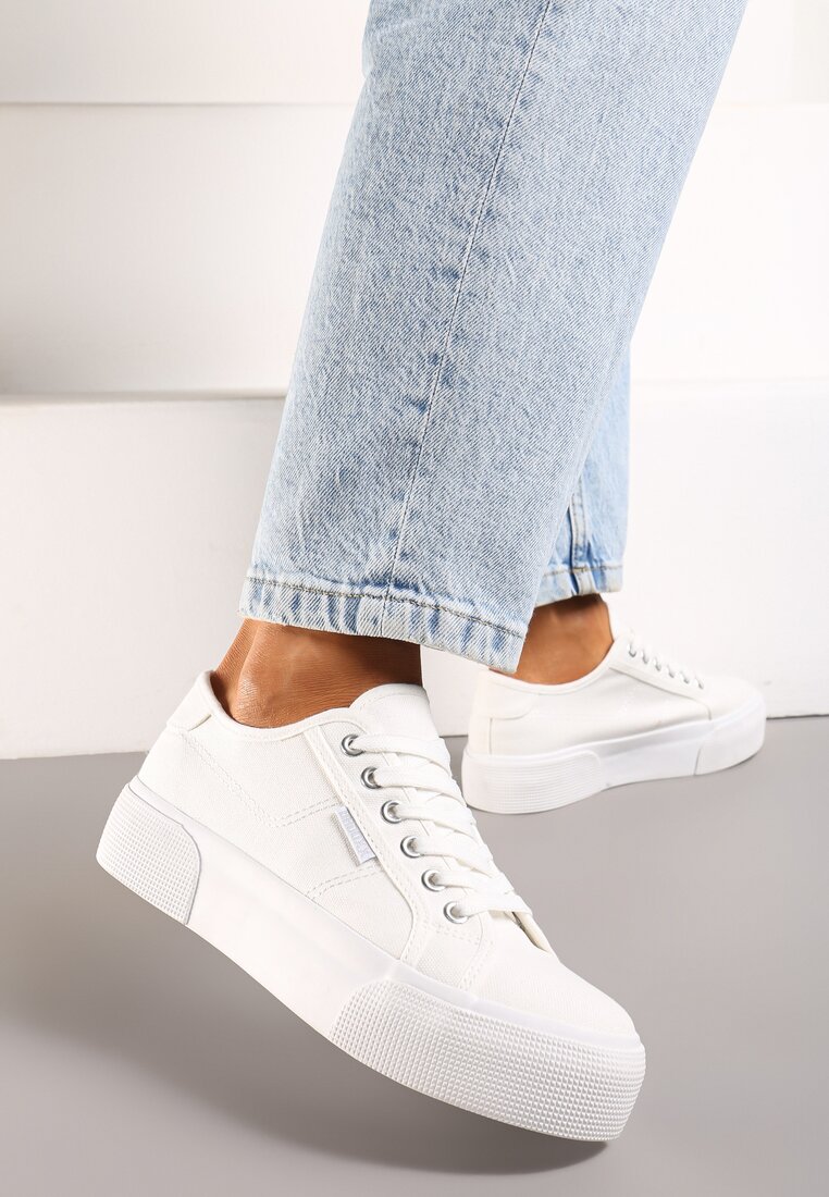 Teniși înalți Albi