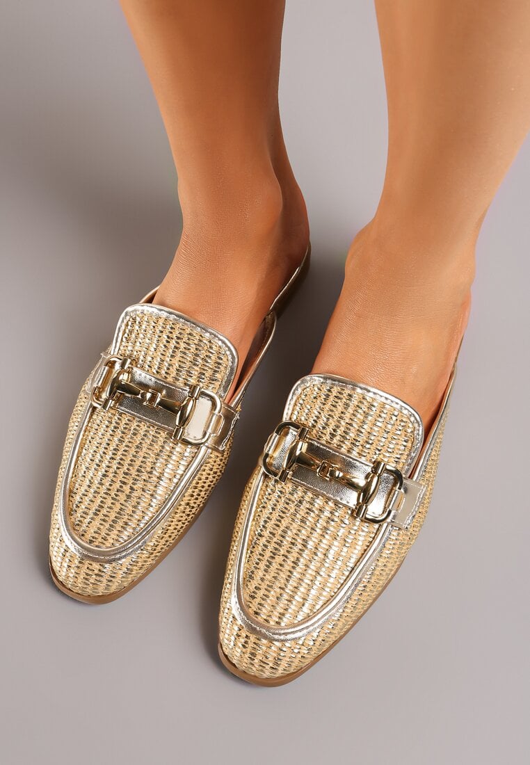 Papuci tip Mule Aurii cu Cataramă și Partea Superioară Împletită din Imitație de Piele Niamhs