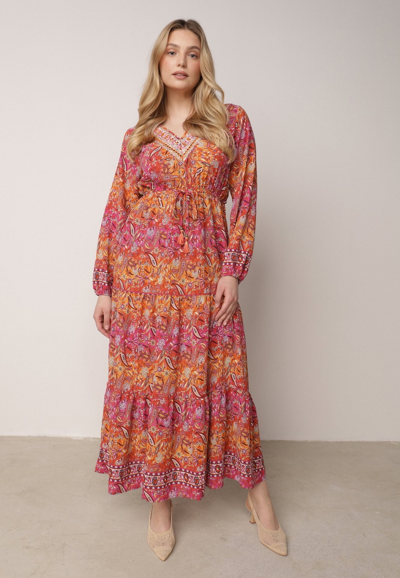 Rochie roșie evazată cu falbelă cu imprimeu Paisley Kapiss