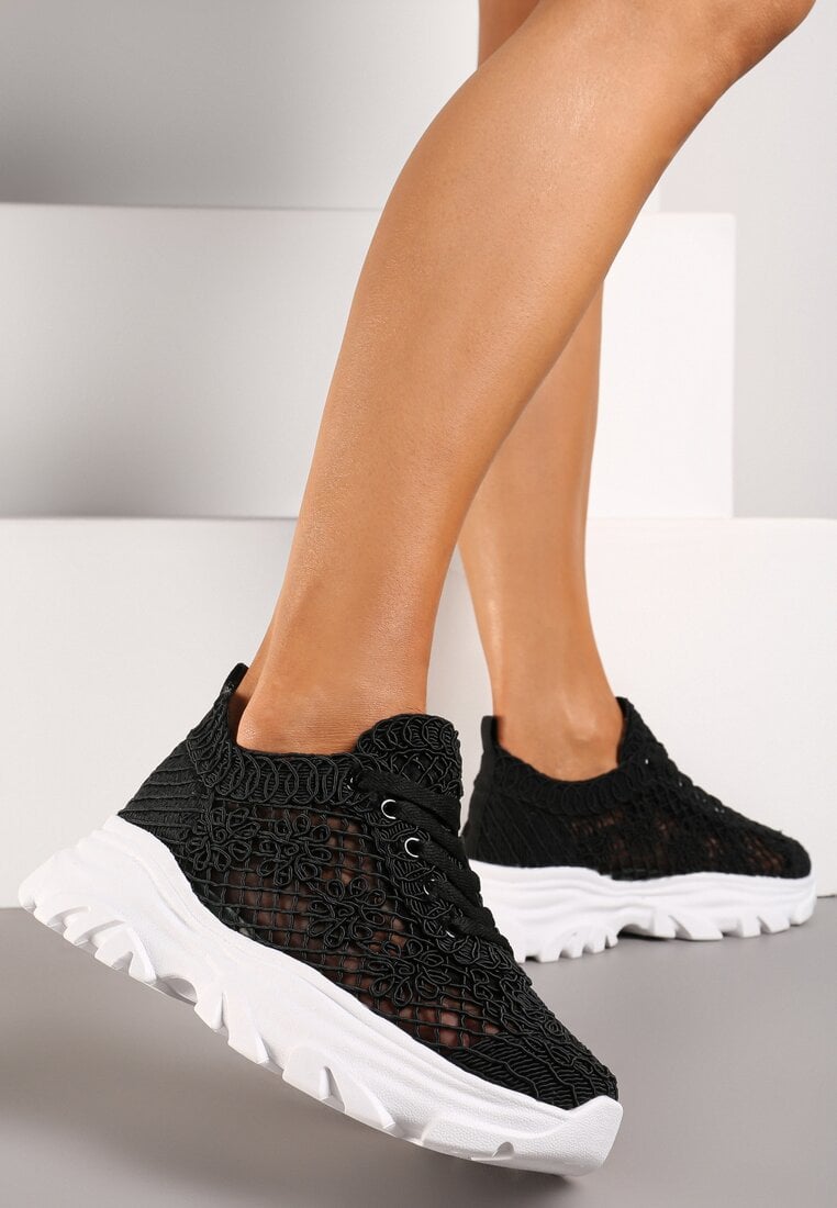 Adidași Negri cu Talpă Groasă și Partea Superioară Perforată Timannie