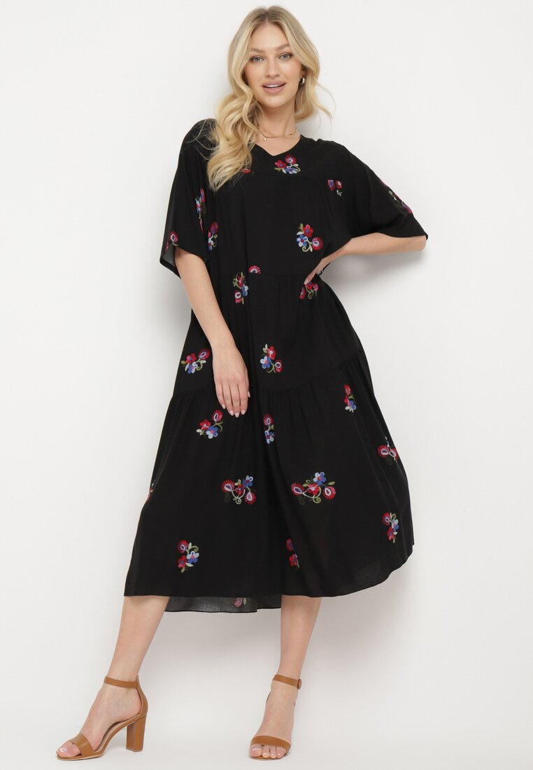 Rochie Neagră de Vâscoză cu Croială Cloș și Mânecă Scurtă Givinia