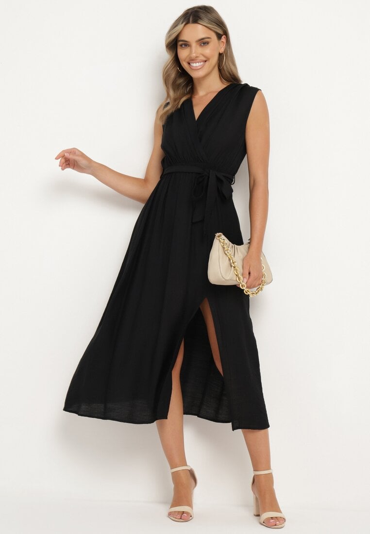 Rochie neagră evazată din viscoză cu decolteu petrecut și curea textilă în talie Jenvia