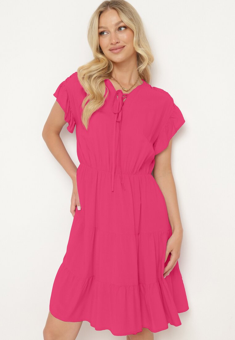 Rochie Fucsia cu elastic în talie, decorată cu volan și legată cu cordon textil Tiamalou