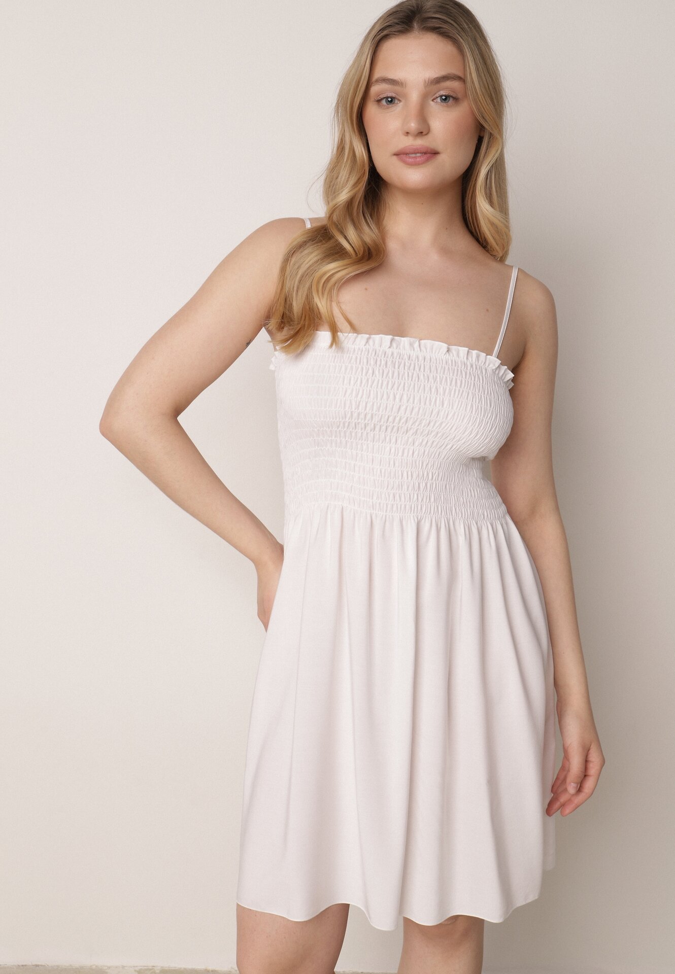 Rochie Albă de bumbac cu bretele cu decolteu încrețit Krisele