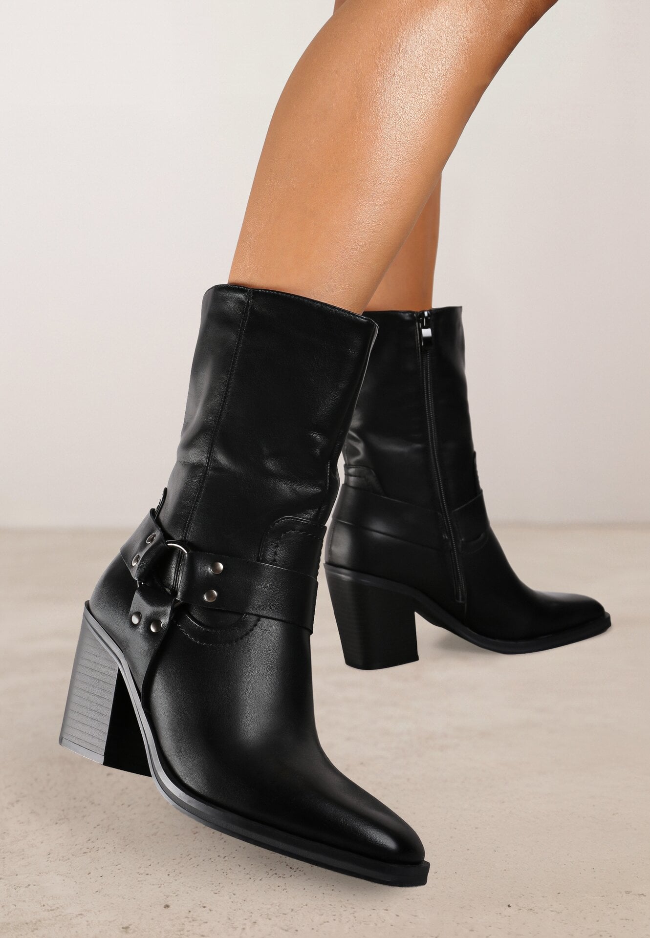 Botine Negre pe Toc Conic Izolate cu Cataramă Verienne