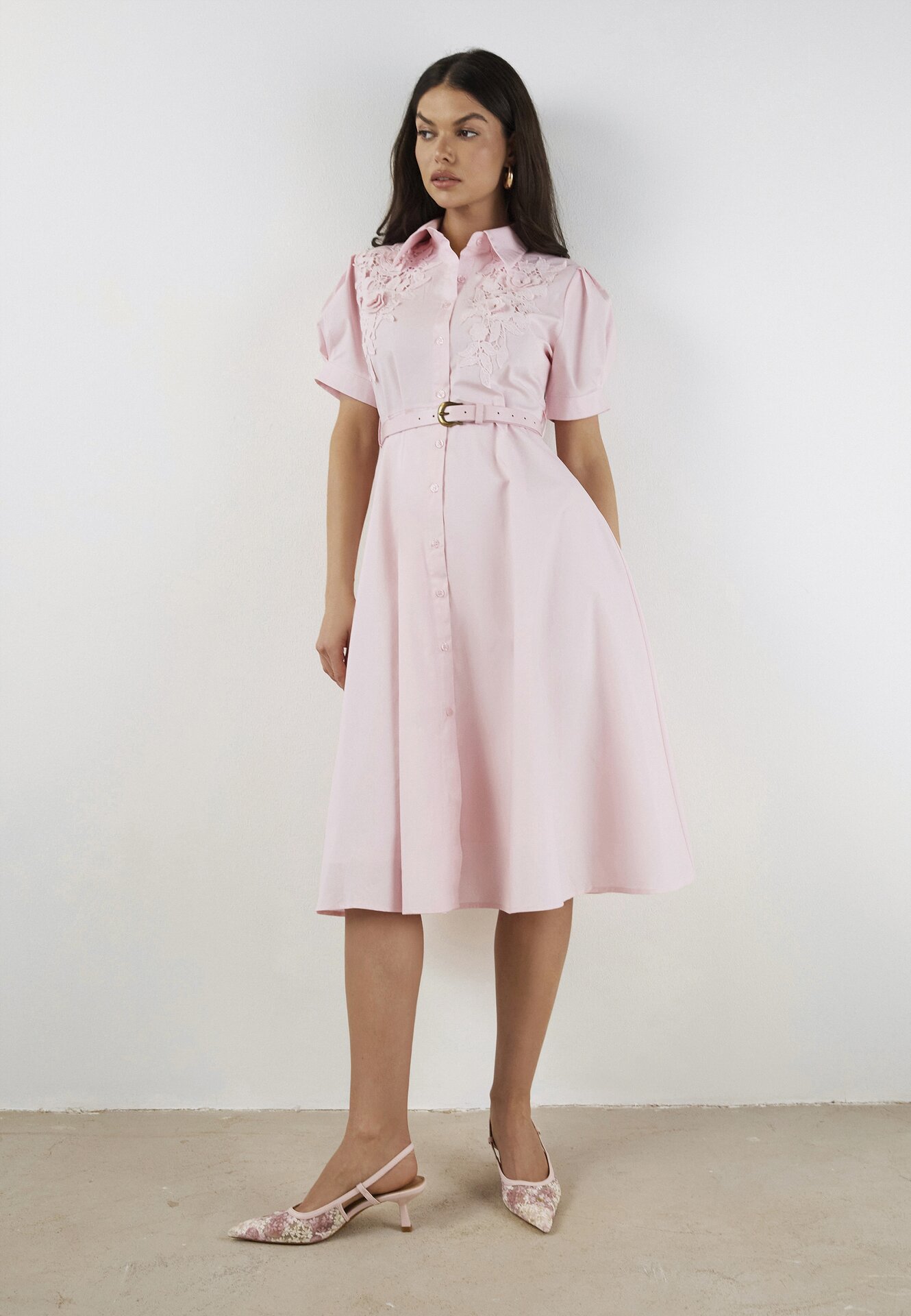 Rochie Roz cu Dantelă și Curea Decorativă și Guler Gavridia