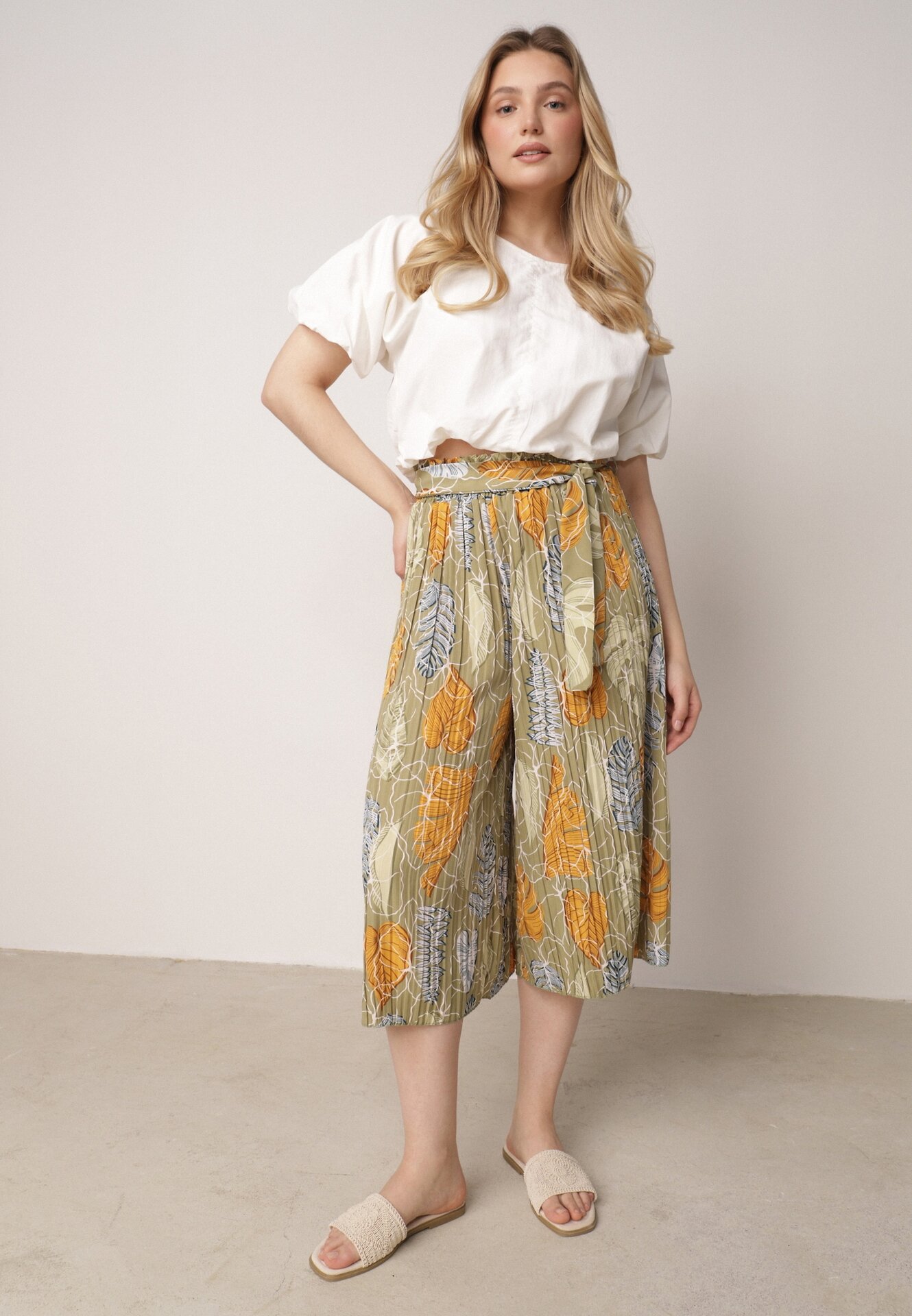 Pantaloni Largi Verde Deschis cu Talie Înaltă și Bumbac și Elastic în Talie Opefia