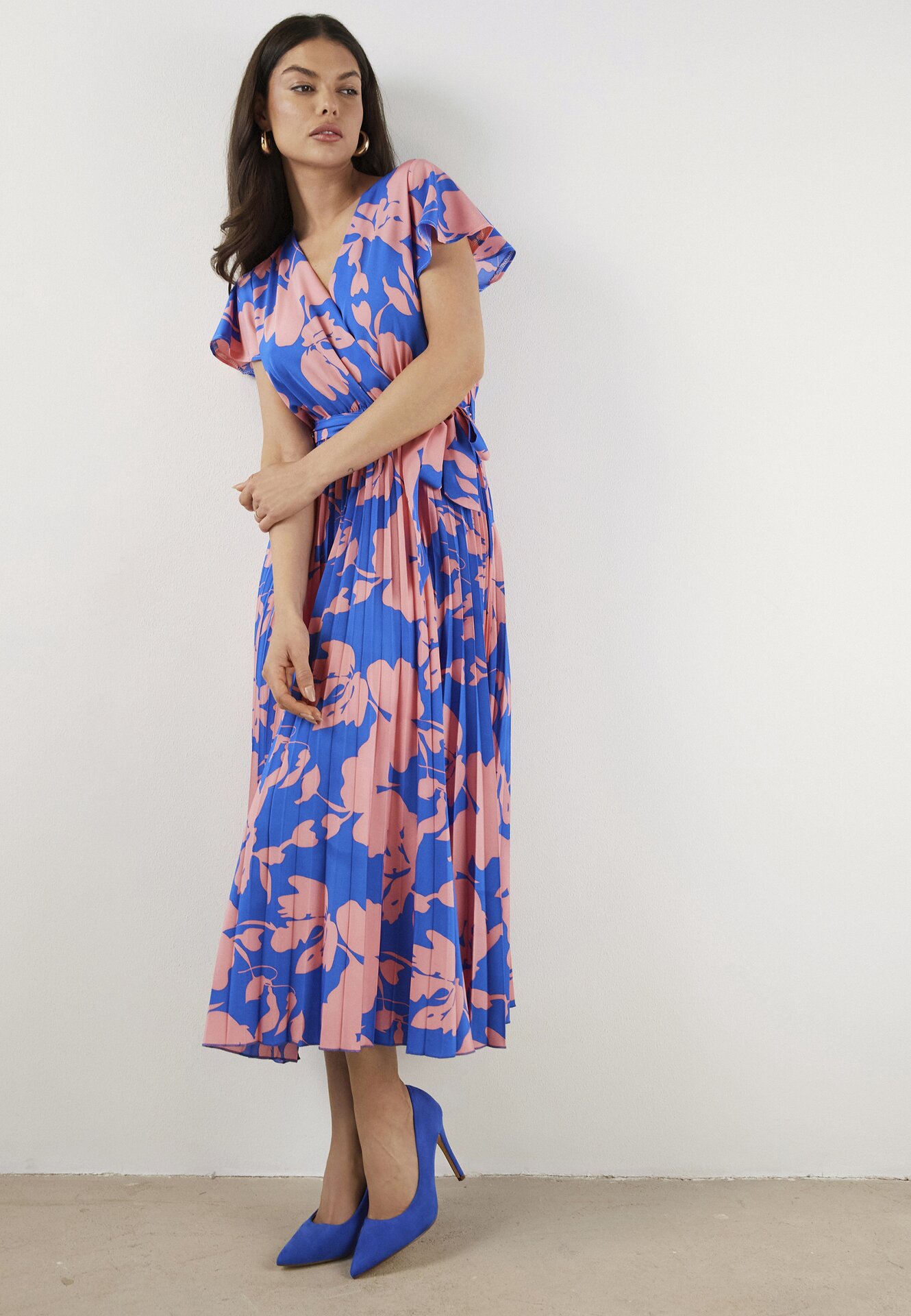 Rochie de cocktail plisată albastru-roz cu decolteu petrecut, curea și elastic în talie Anelsea