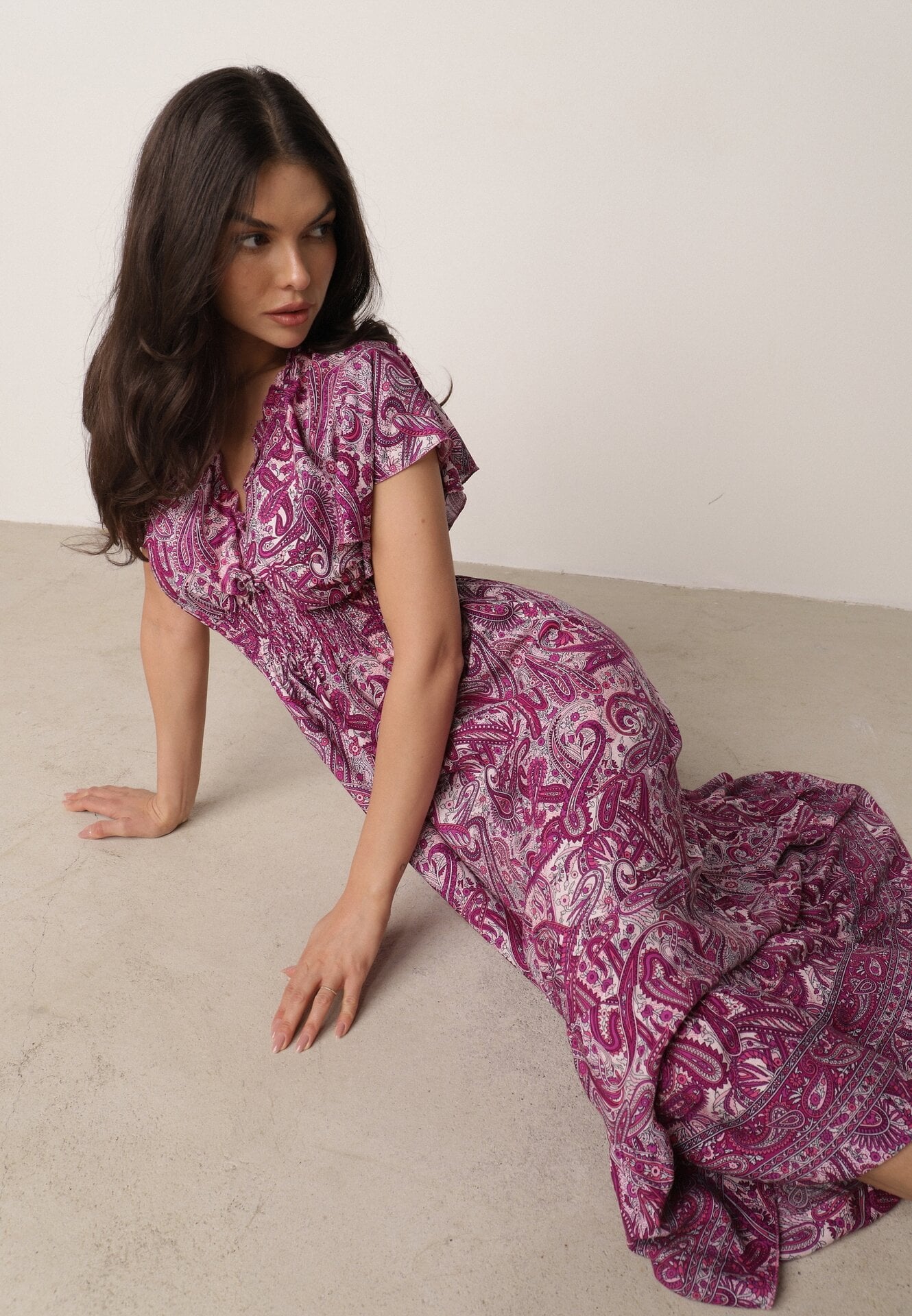 Rochie evazată tip plic violetă din bumbac cu model Paisley cu elastic în talie Zonne