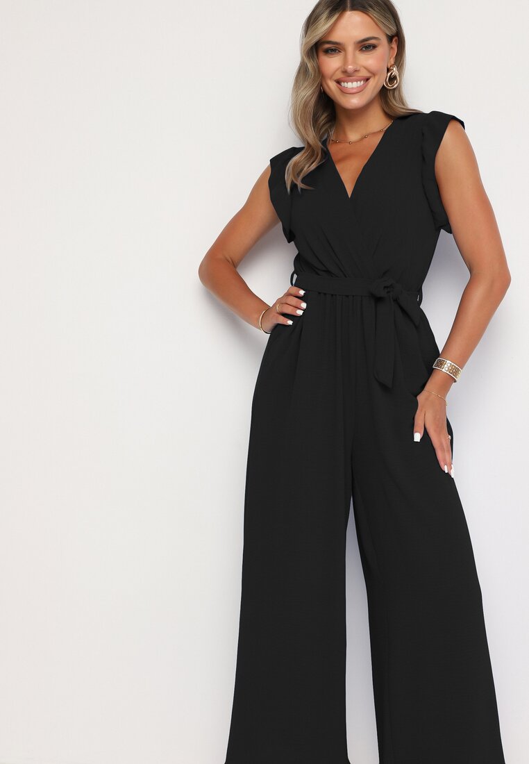 Salopetă de cocktail Neagră Cambrată cu centură în talie și volane la umeri Vimarine