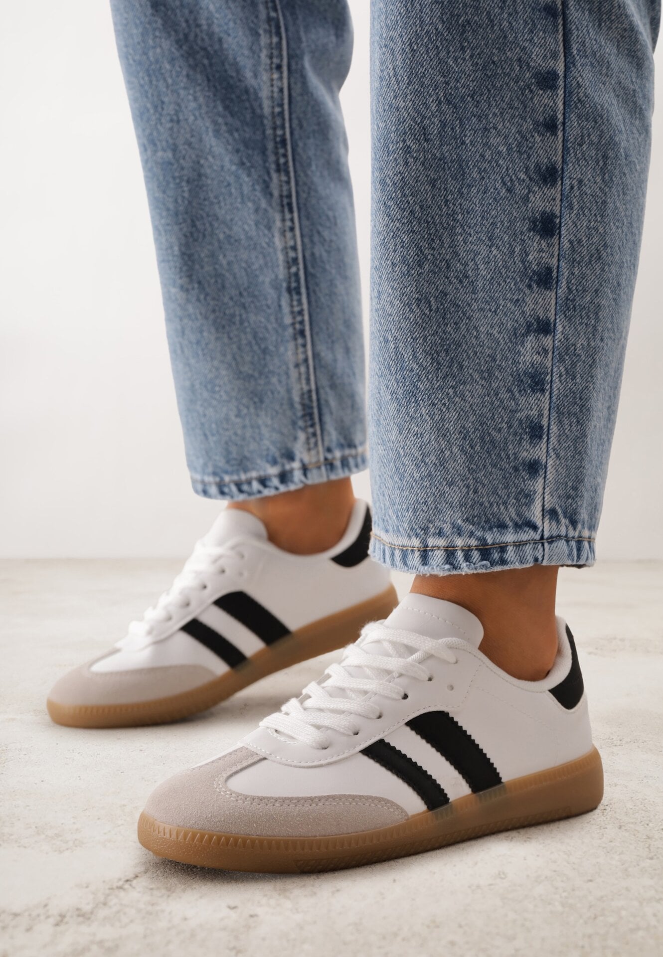 Adidași Plati Alb-Negru Decorați cu Dungi Glaria