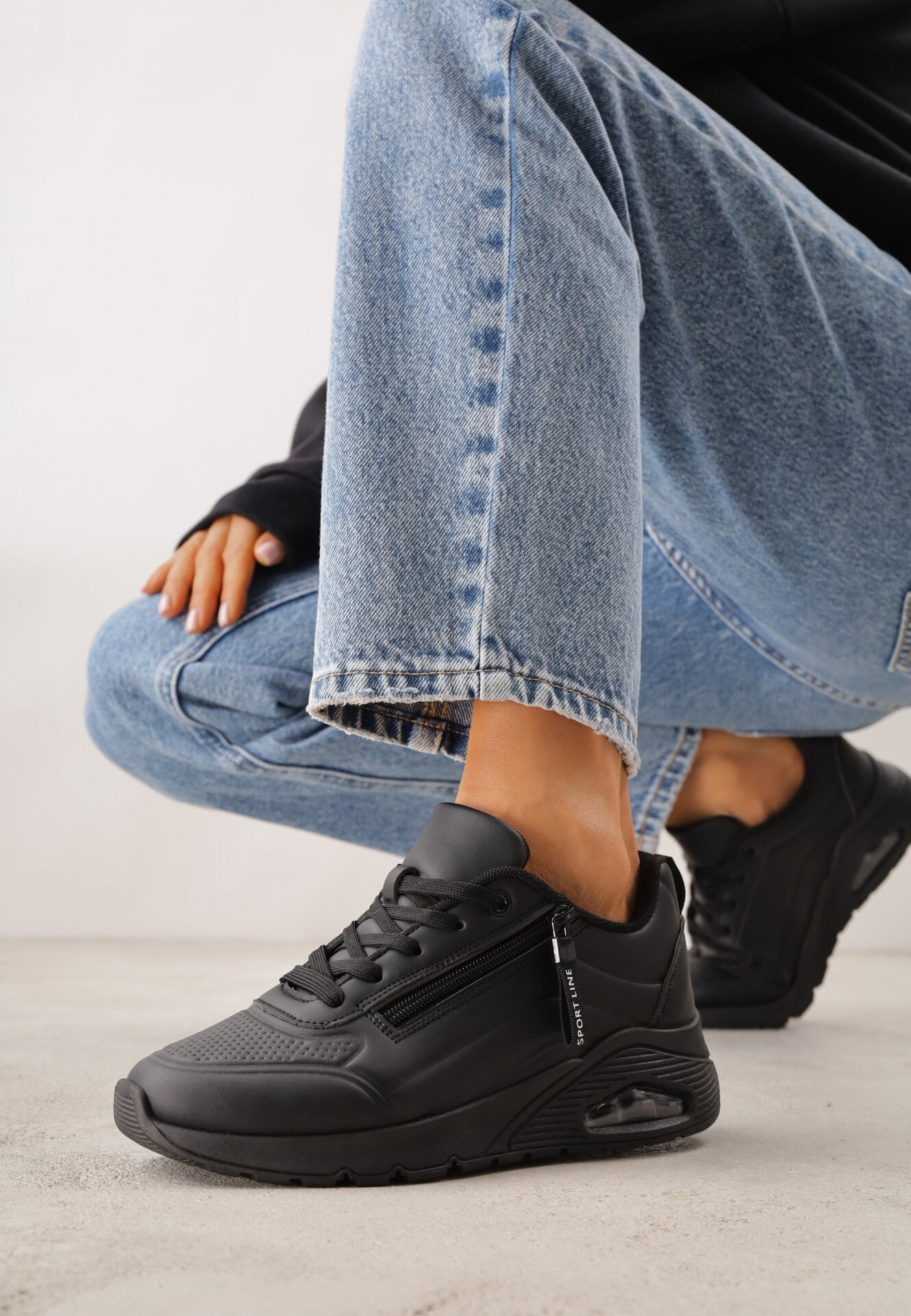 Adidași Negri cu Talpă Groasă și Benzi Embosate Justinalin