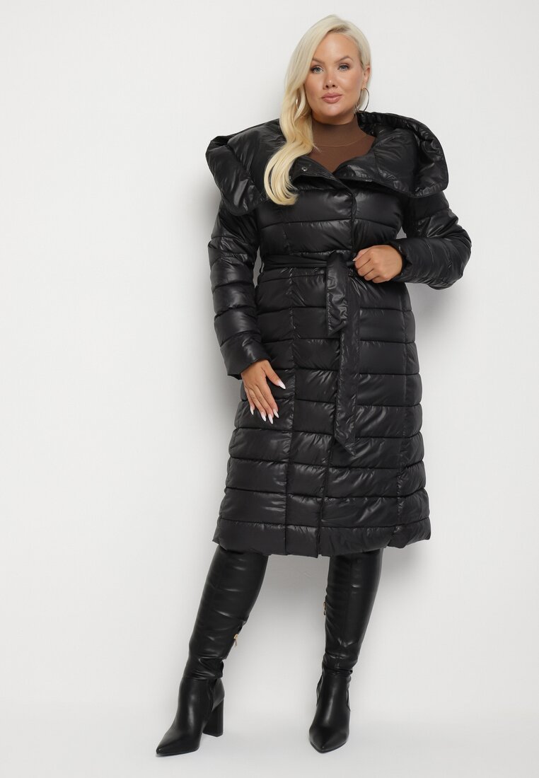 Geacă Lungă Neagră Decorată cu Matlasare și Guler Lat Erinallia