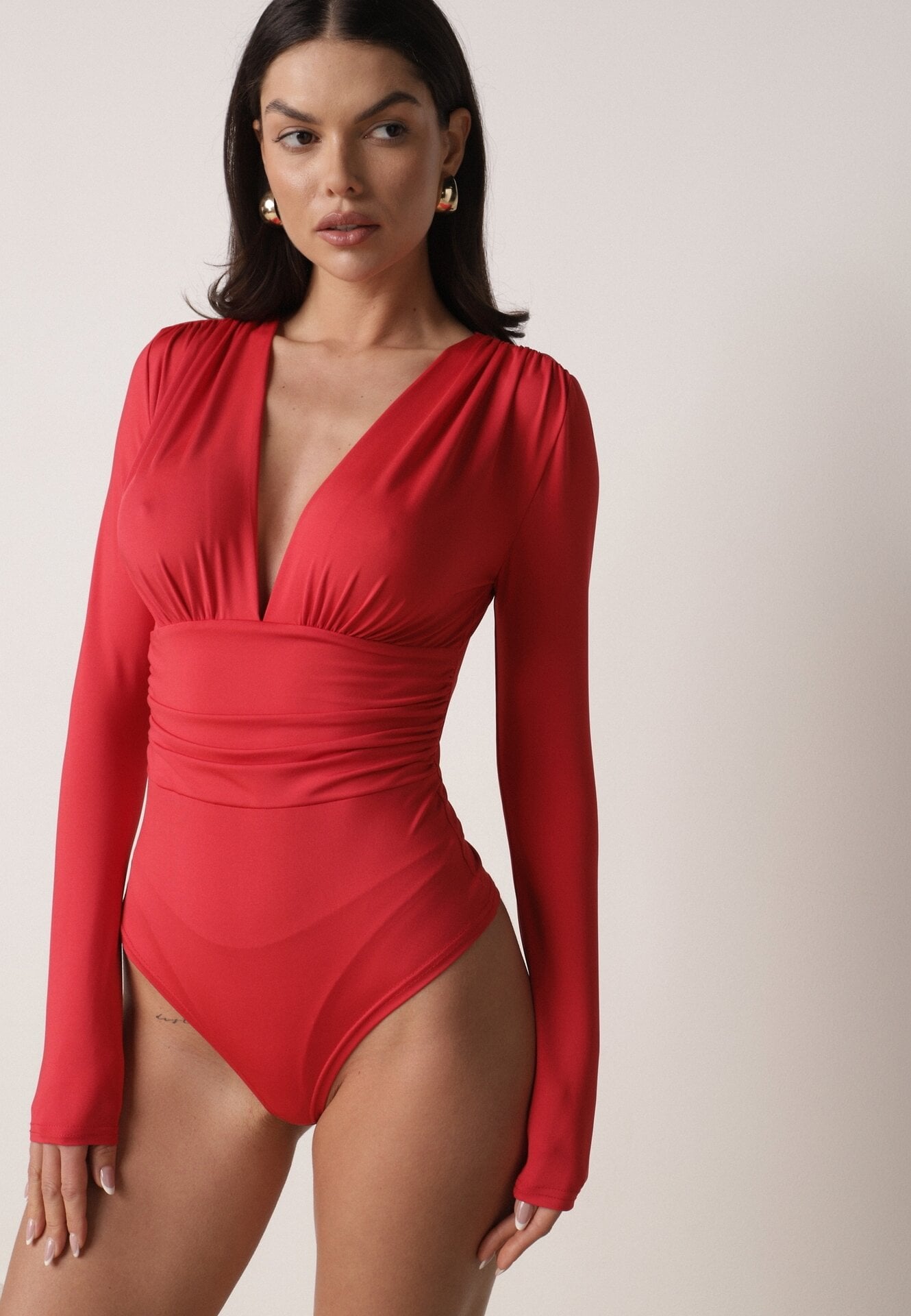 Body Roșu cu Decolteu Adânc și cu Încrețituri în Talie Ilabra