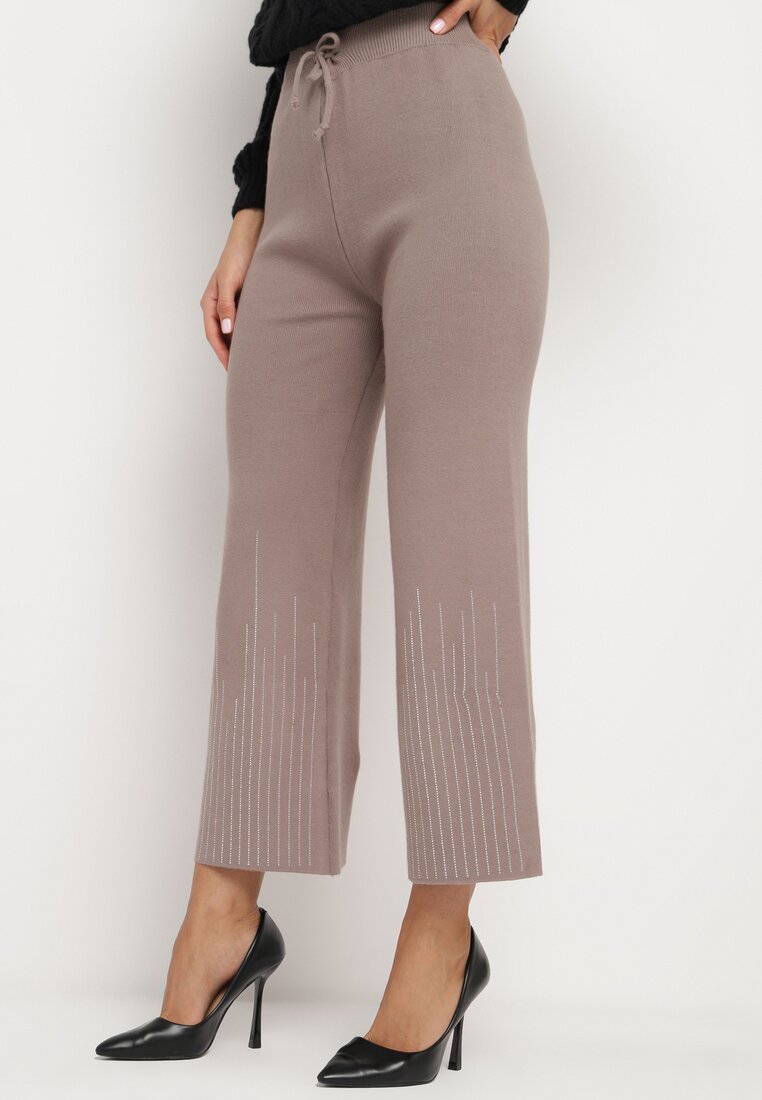 Pantaloni maro deschis largi cu talie înaltă și elastic în talie decorați cu strasuri Saviane