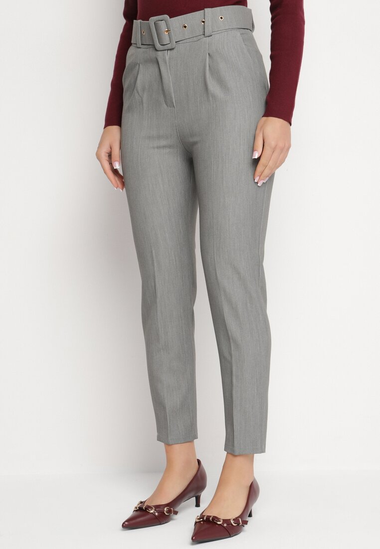 Pantaloni Gri De Costum Cu Viscoză Decorați Cu O Curea Lată Atteriana