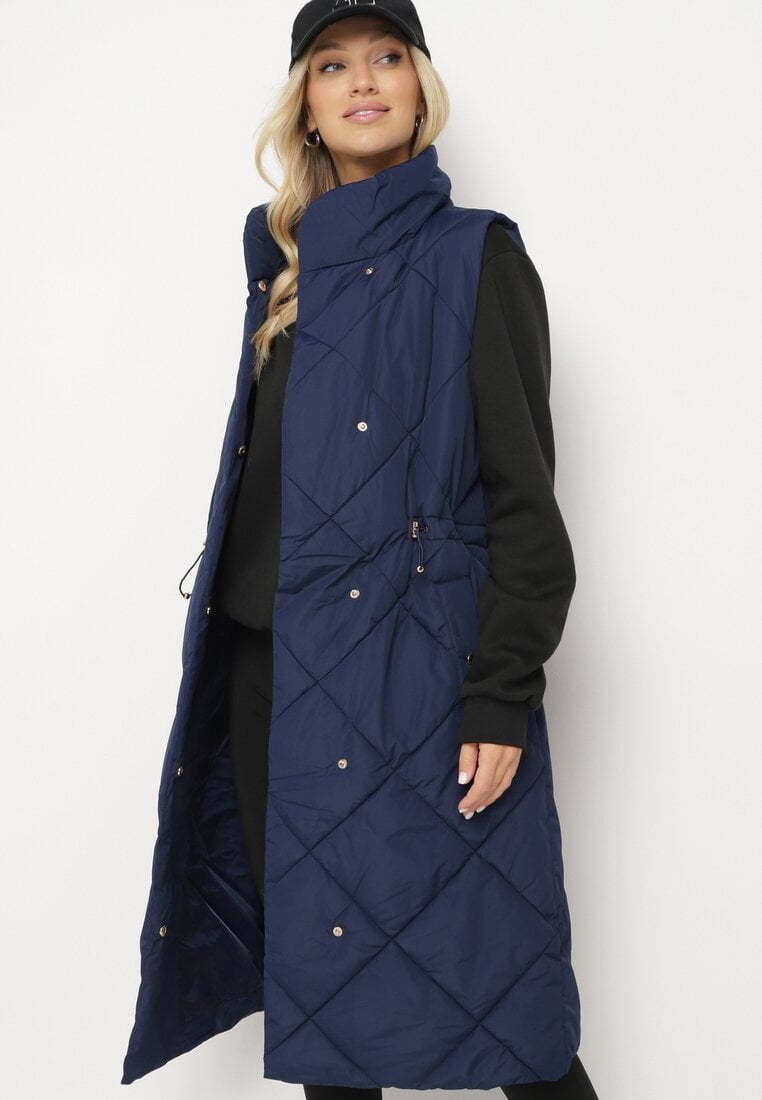 Vestă bleumarin matlasată lungă cu guler înalt și buzunare Avatheia