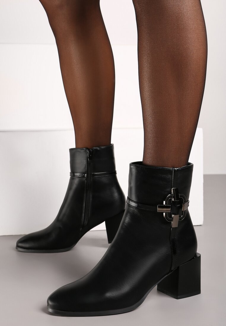 Botine Negre din Piele Ecologică cu Toc decorate cu Aplicație Metalică Zinlora