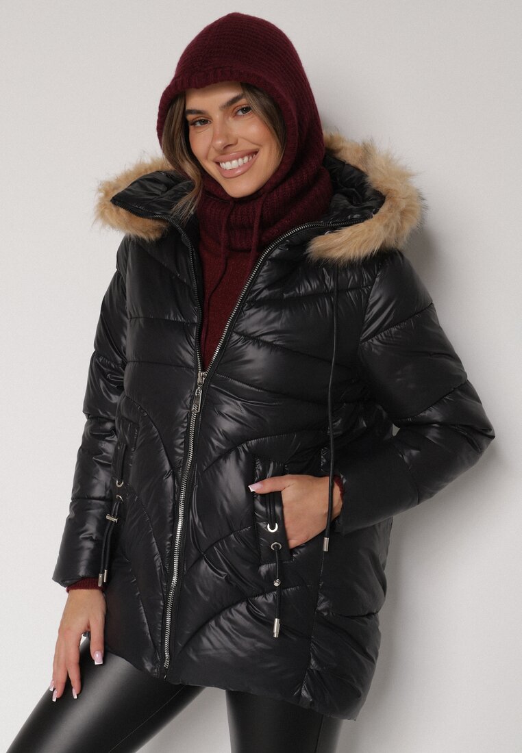 Geacă Neagră Matlasată cu Croială Trapezoidală cu Glugă și Blană Detașabilă Deolaine