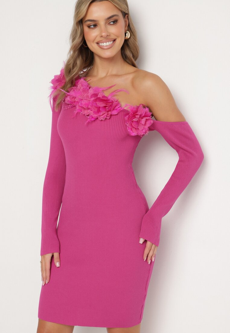 Rochie tricotată Fucsia cu Vâscoză, cu croi asimetric, cu flori 3D și pene Nellyra