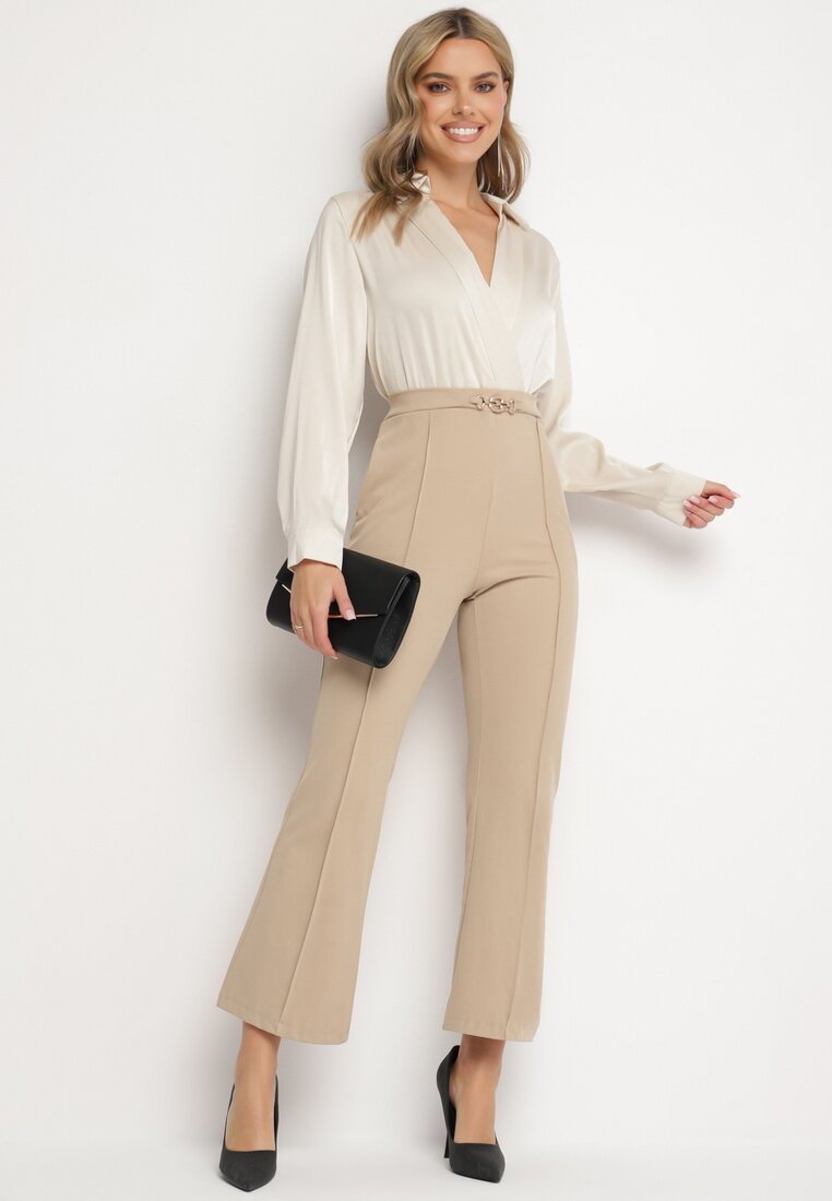 Kombinezon elegant bej cu bluză petrecută și pantaloni largi Boleeti