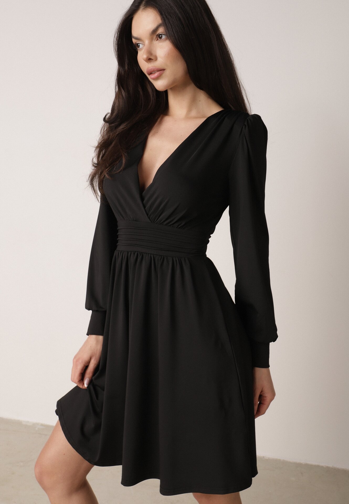 Rochie Evazată Neagră cu Vâscoză Selithiel