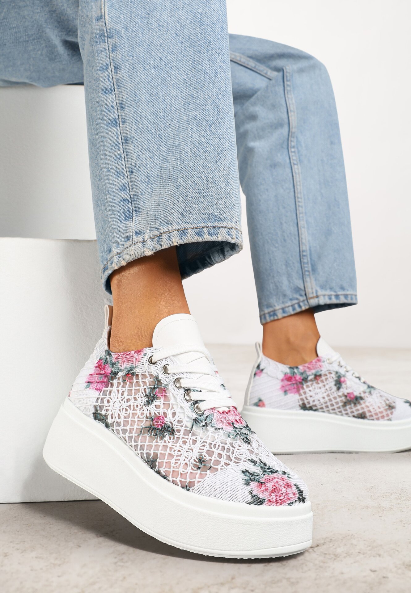 Adidași Albi Vices cu Talpă Groasă și cu Partea Superioară Ajourată Florală Ardisov