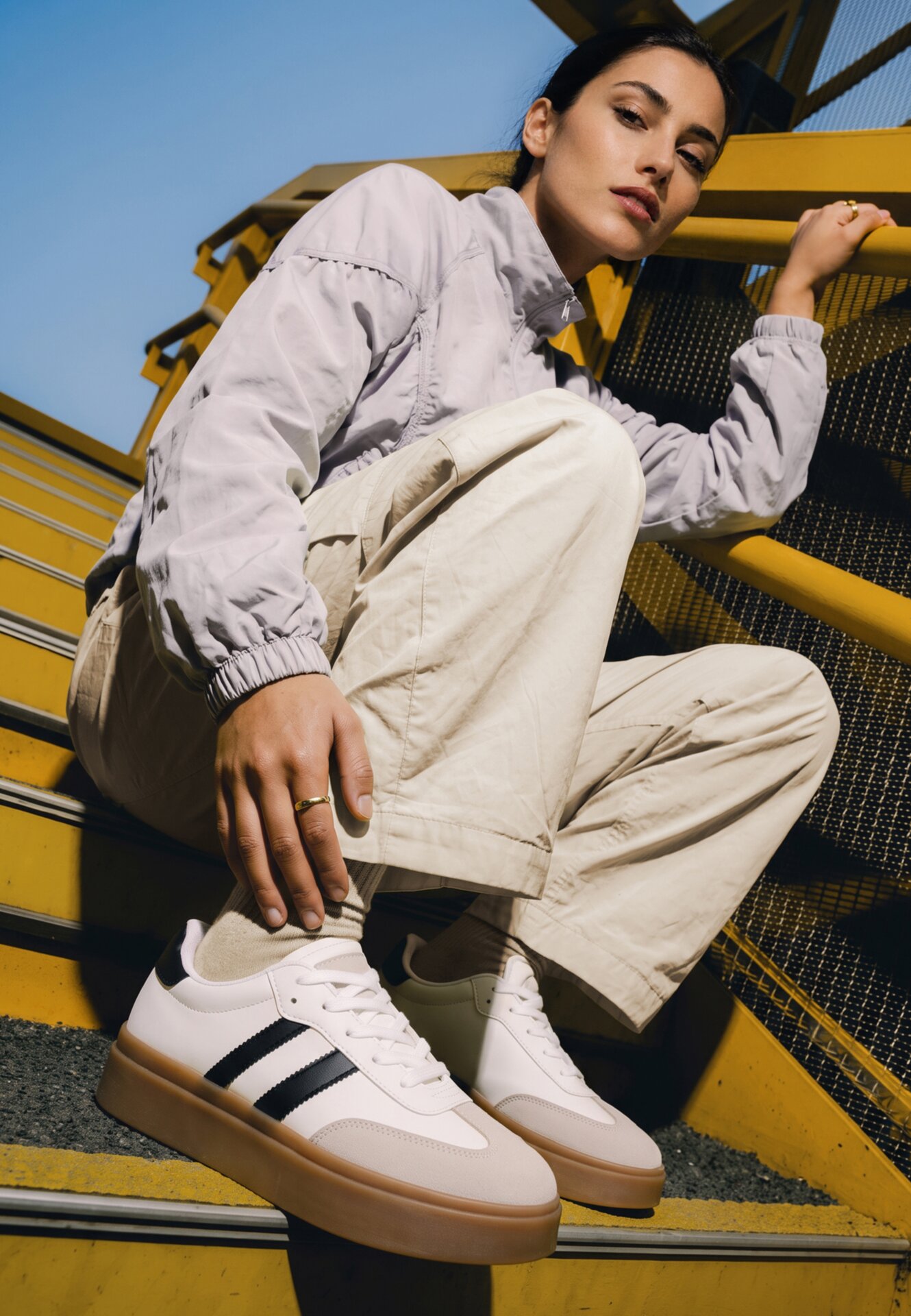 Adidași Alb-Negru stil Tenis cu Model Geometric Avelresil