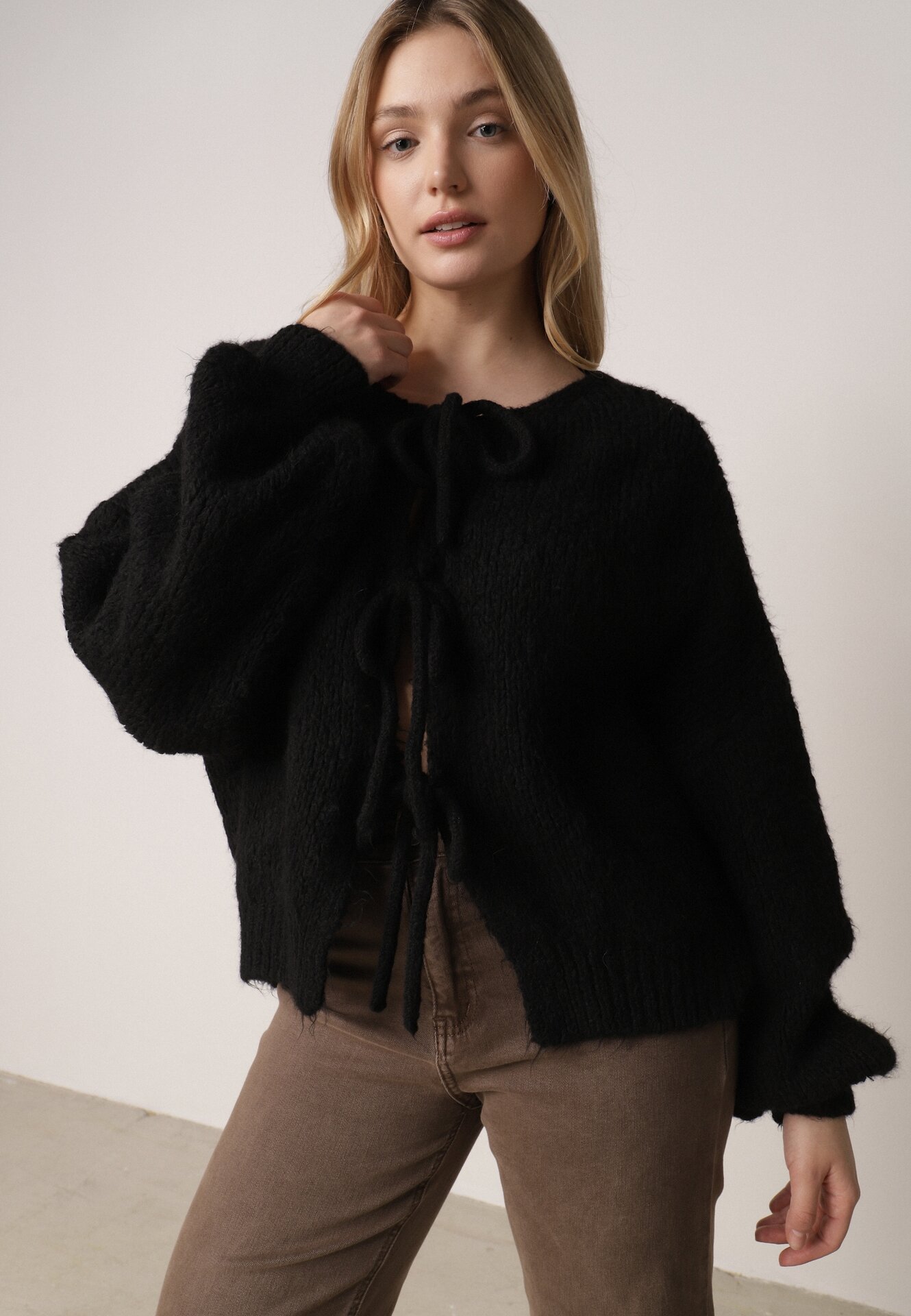 Cardigan Negru Oversize cu Lână Decorat cu Fundițe Eleathalie