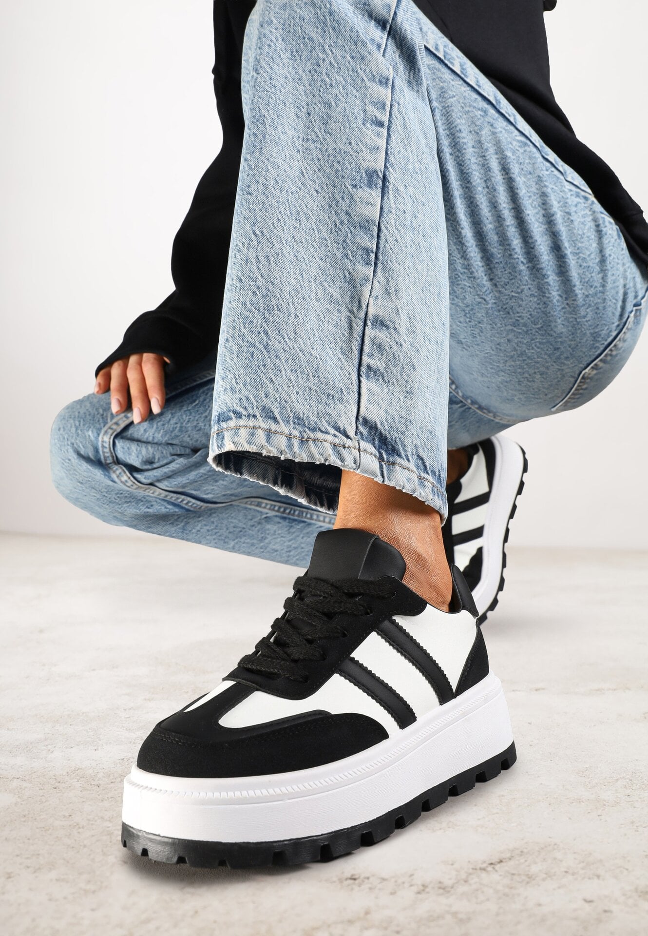 Adidași Negri-Albi pe Talpă Groasă Decorați cu relief și dungi Fonrith