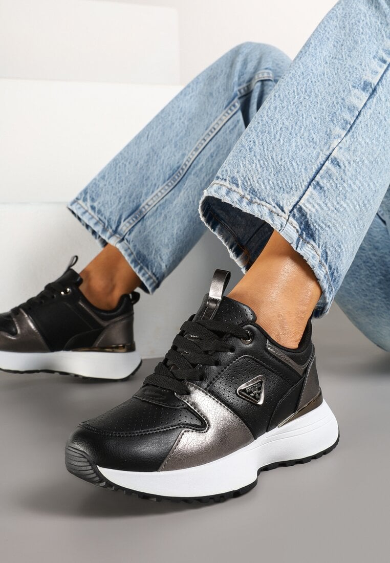 Sneakerși Negri cu Perforație și Inserații Metalice Decorative Kamirea