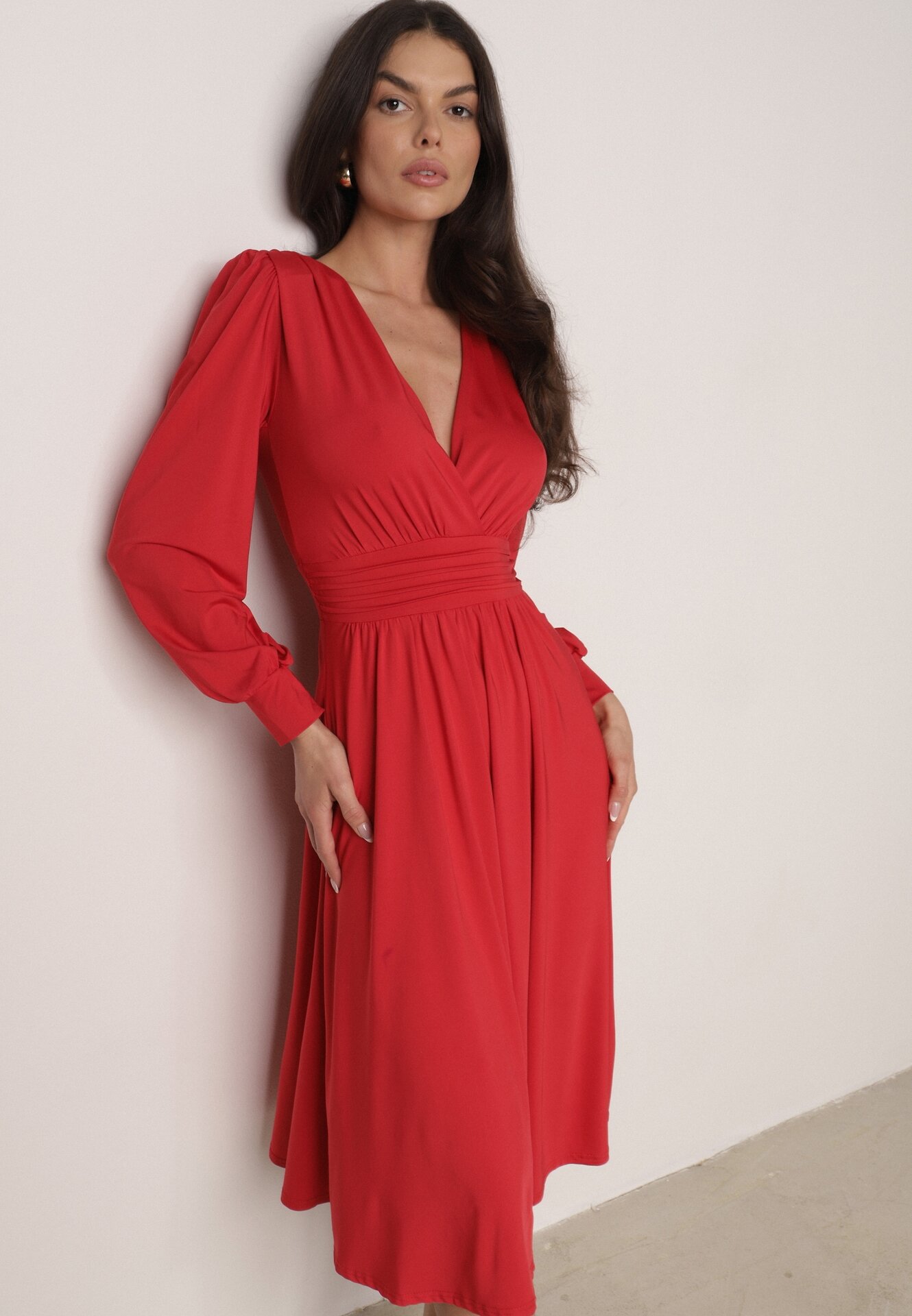 Rochie roșie evazată din viscoză cu croi petrecut Selwenna