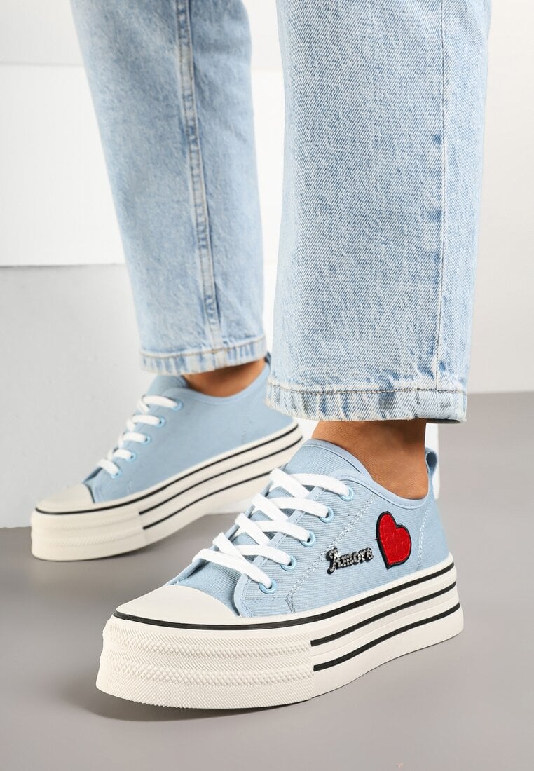 Tenisi Albastre pe Platformă cu Inscripție Decorativă și Aplicație Efena